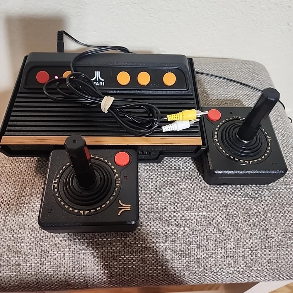 ATARI Flashback 5 Classic Game System Console With 2 Controllers